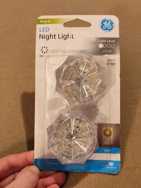 NWT!! GE LED Plug-In Night Light Pair - Clear/Amber